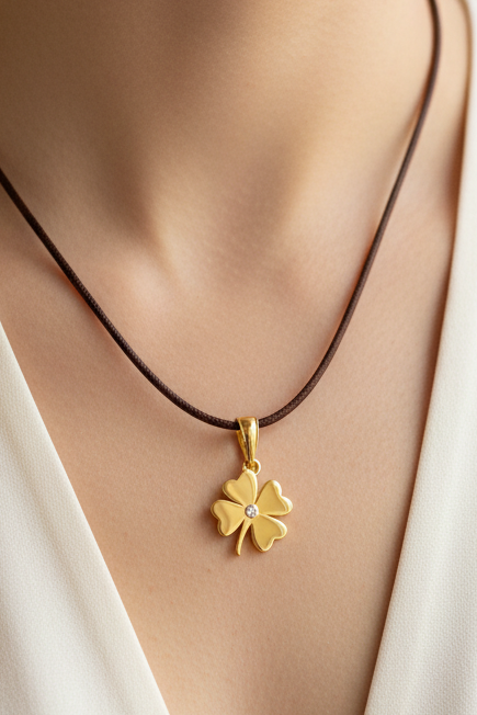 Pendentif Trefle a Quatre Feuilles